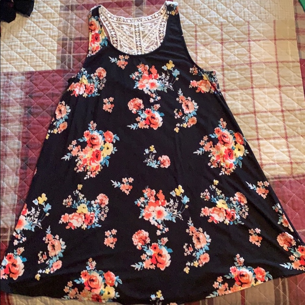 3 FOR $20 FLOWY & FLOWERED LACEY TANK TOP